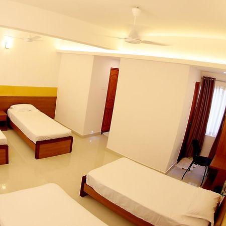 Hotel Roopmahal à Thiruvananthapuram Extérieur photo
