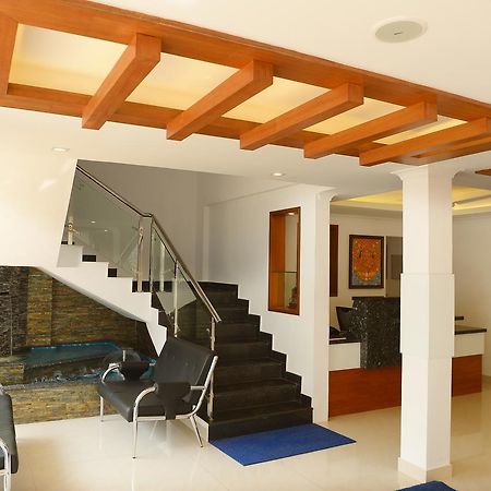 Hotel Roopmahal à Thiruvananthapuram Extérieur photo