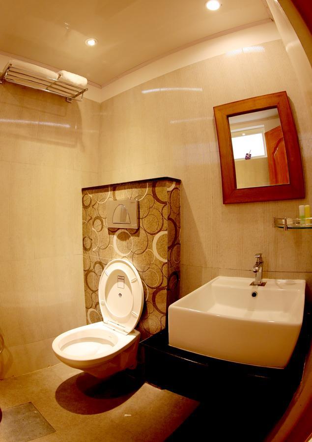 Hotel Roopmahal à Thiruvananthapuram Extérieur photo