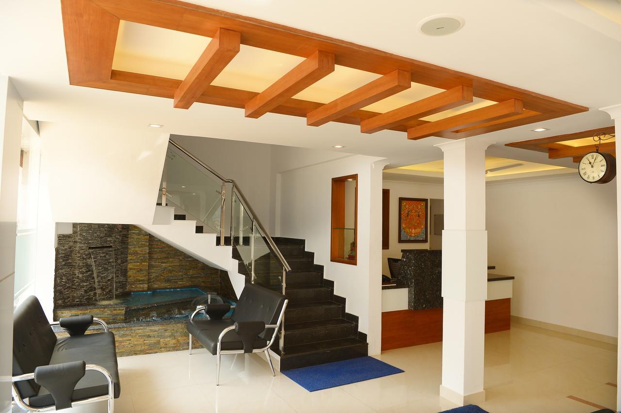 Hotel Roopmahal à Thiruvananthapuram Extérieur photo
