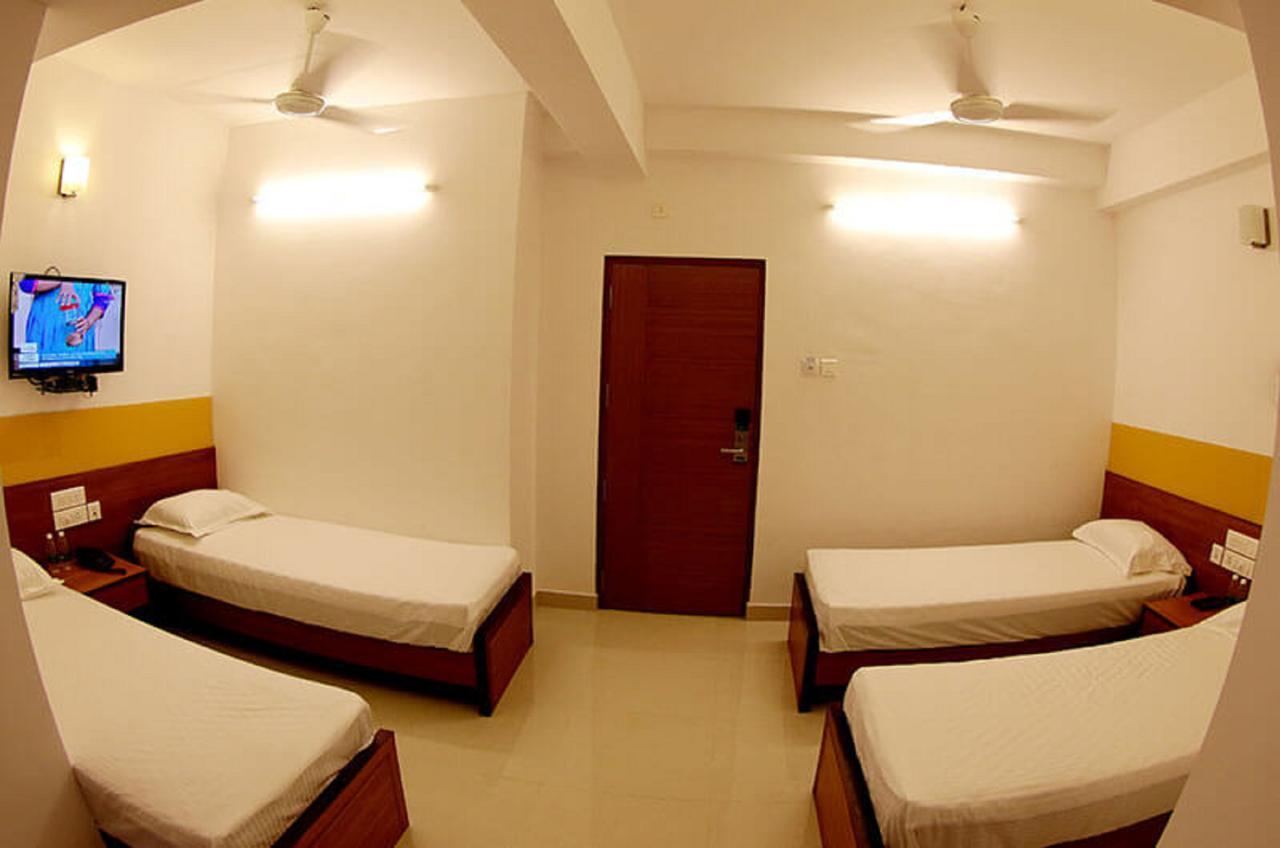 Hotel Roopmahal à Thiruvananthapuram Extérieur photo