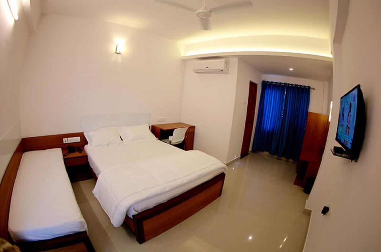 Hotel Roopmahal à Thiruvananthapuram Extérieur photo