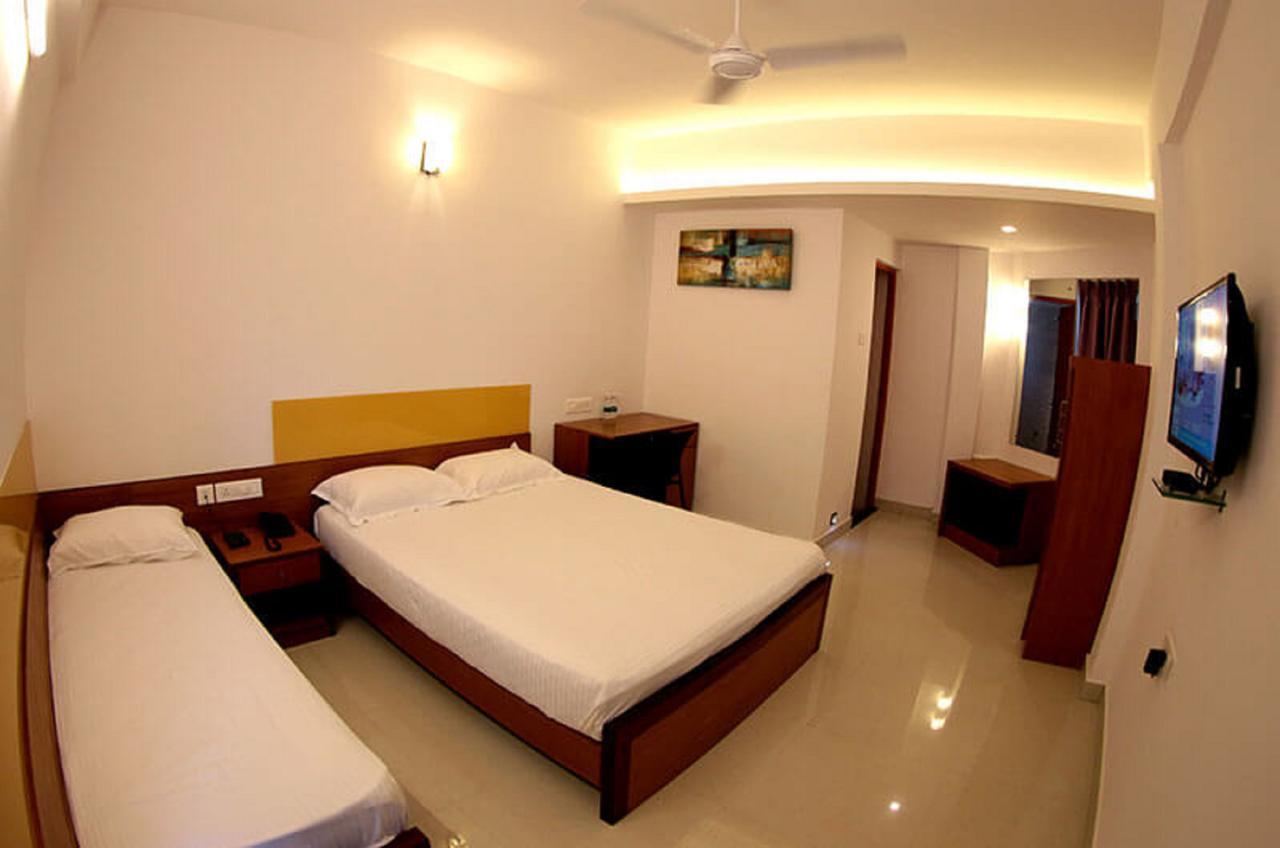 Hotel Roopmahal à Thiruvananthapuram Extérieur photo