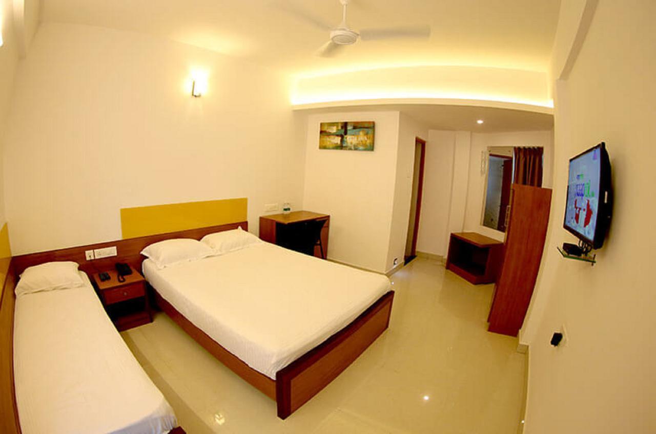 Hotel Roopmahal à Thiruvananthapuram Extérieur photo