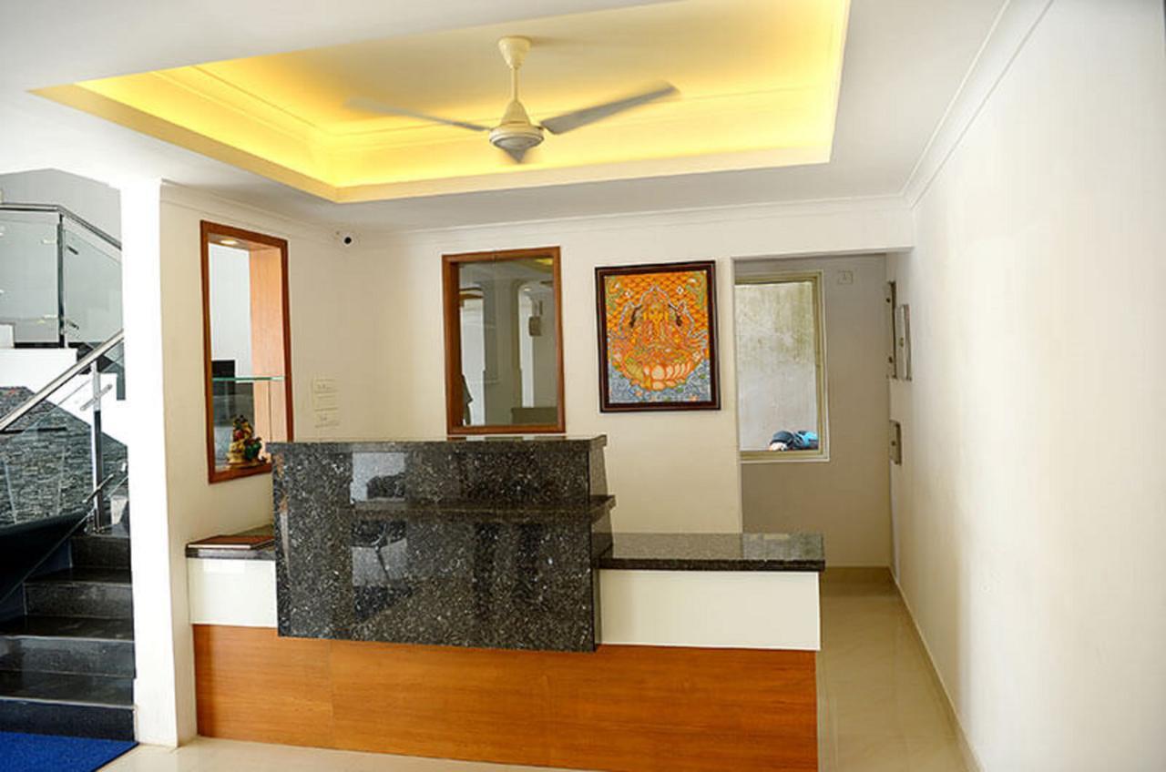 Hotel Roopmahal à Thiruvananthapuram Extérieur photo