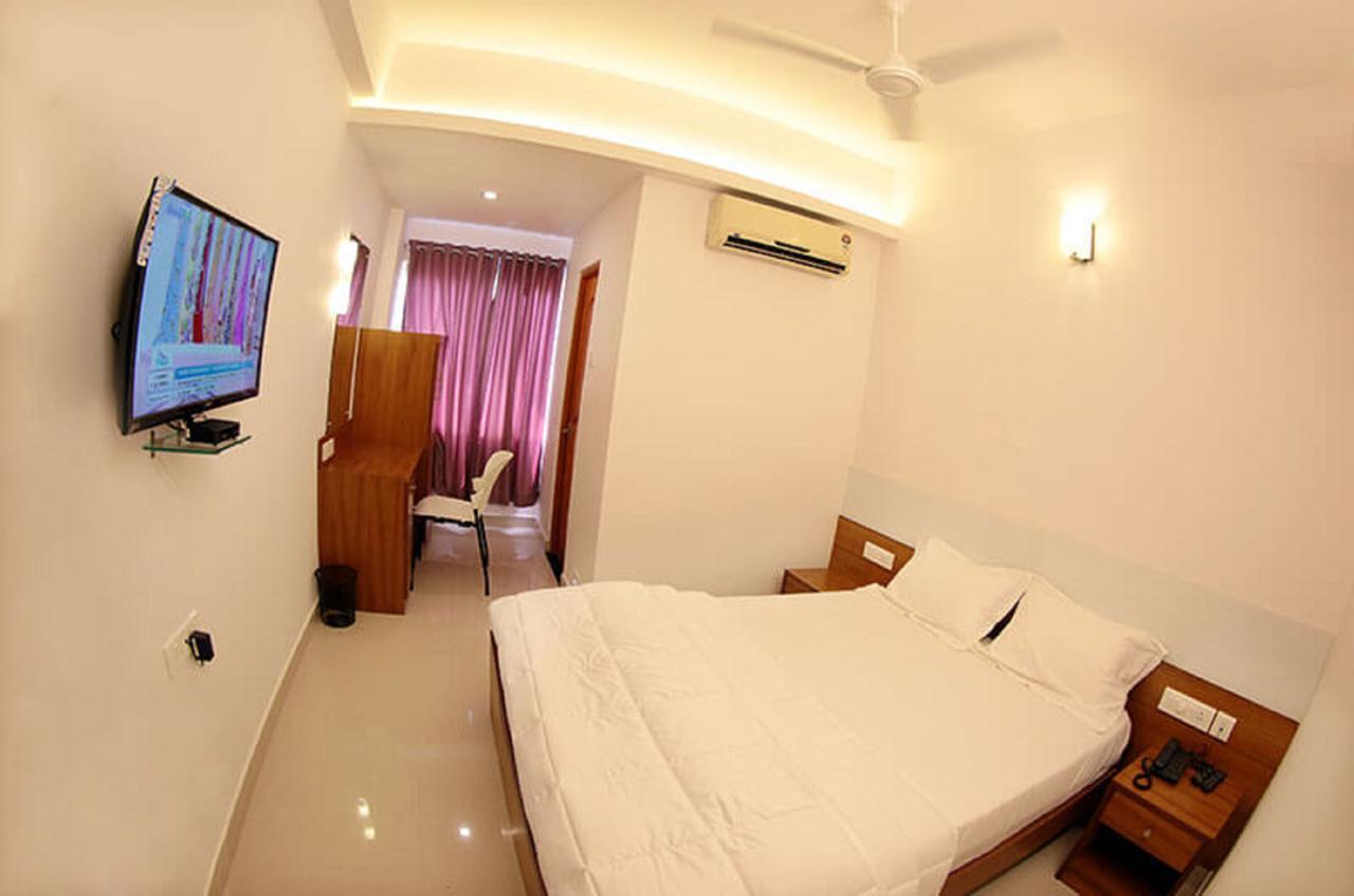 Hotel Roopmahal à Thiruvananthapuram Extérieur photo